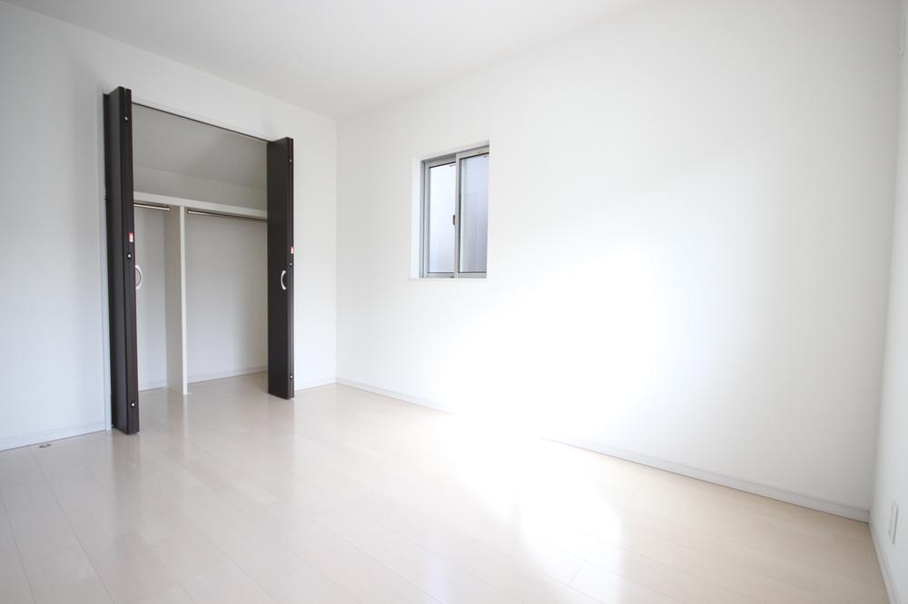 Non-living room. 7.5 Pledge of Western-style