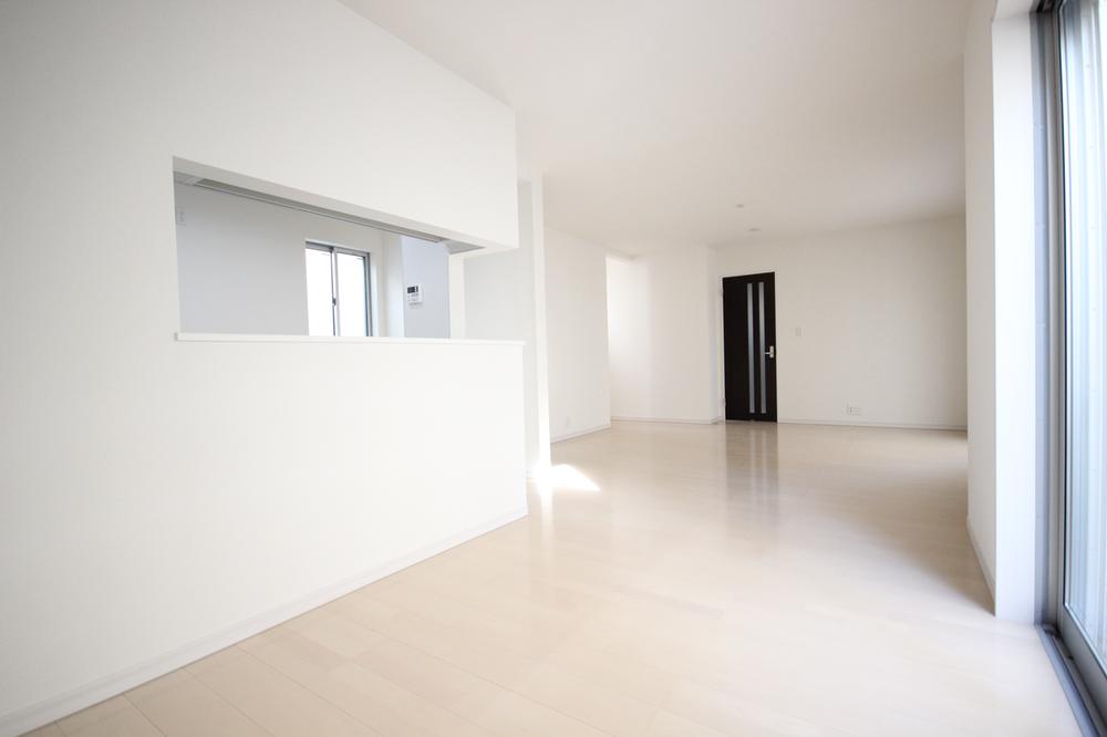 Living. It is divided living and dining space 20 Pledge of LDK