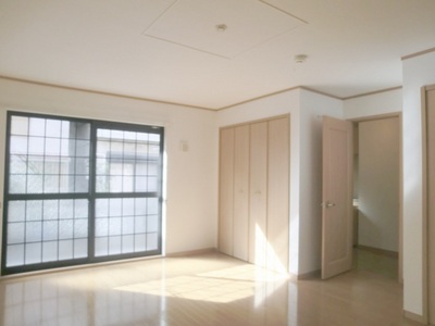 Living and room. It is a large living room