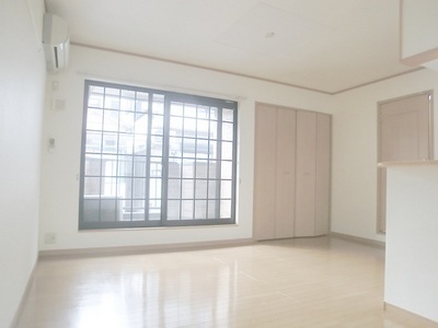 Living and room. Bright living (^ 0_0 ^)