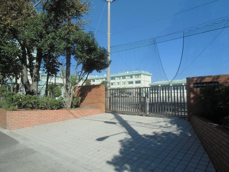 Junior high school. Shinozaki 1470m until junior high school