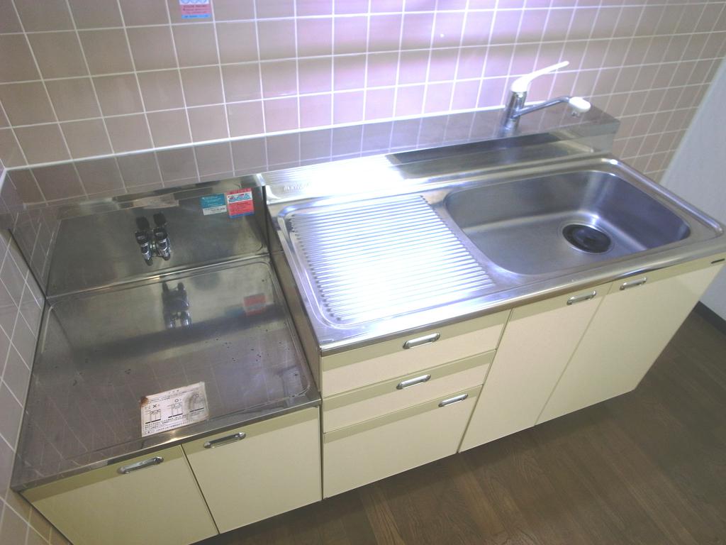 Kitchen. Gas stove installation Allowed, Mixing faucet