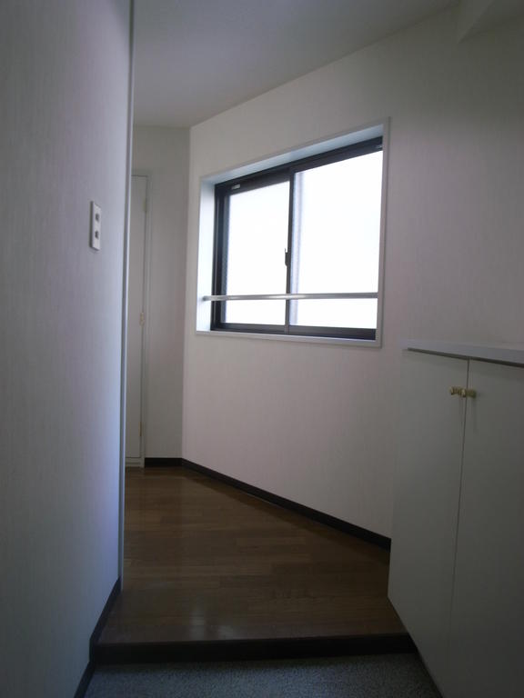 Entrance. With shoe box