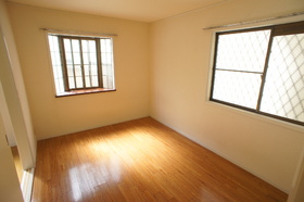 Living and room. With a bay window Western-style 6 Pledge