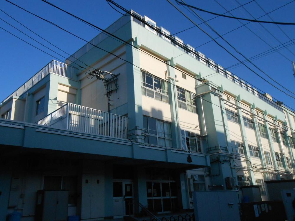 Primary school. 580m to Edogawa Ward Osugi elementary school