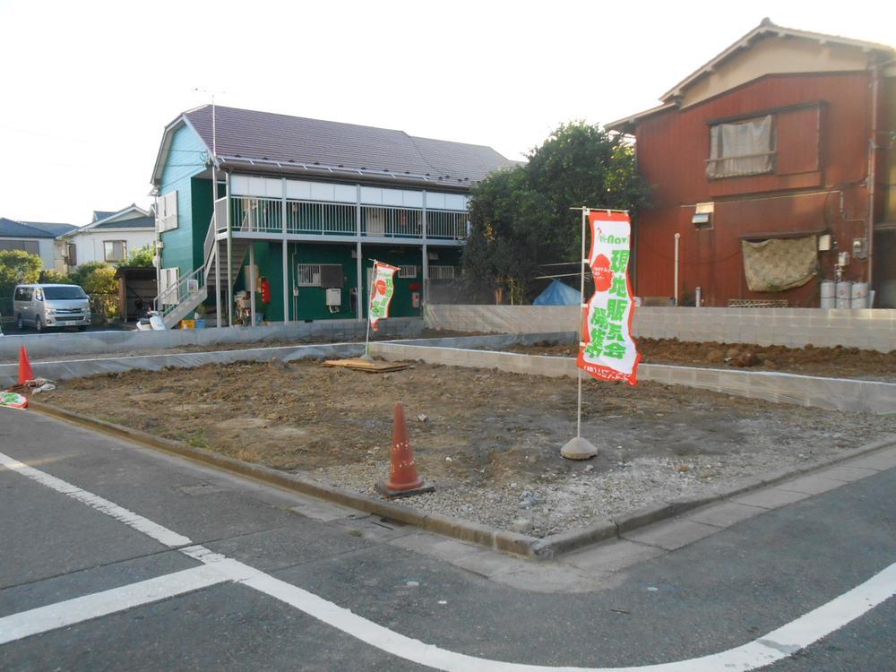 Local photos, including front road. 2-storey land 30 square meters 1 building three-story building 30 square meters more than two buildings
