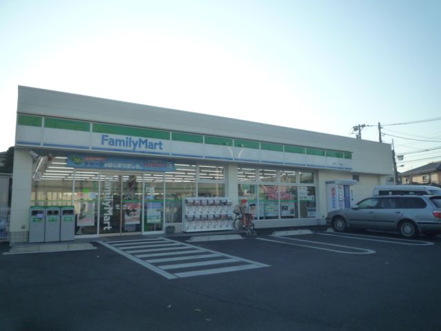 Convenience store. 500m to Family Mart (convenience store)