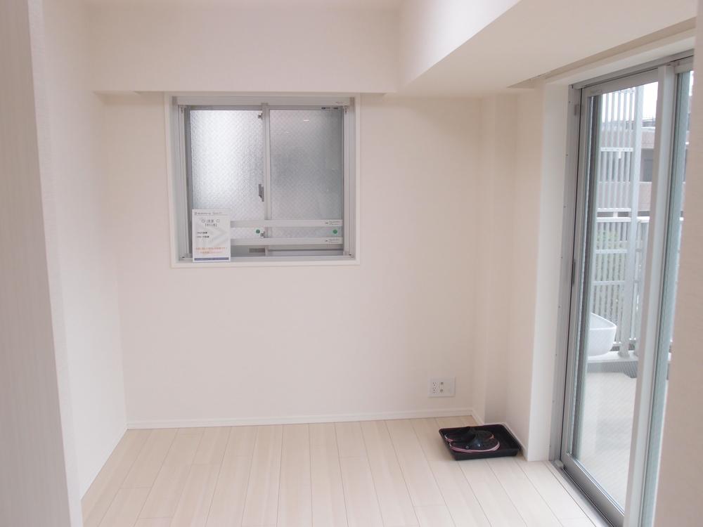 Non-living room. Western-style (5.1 tatami mats)