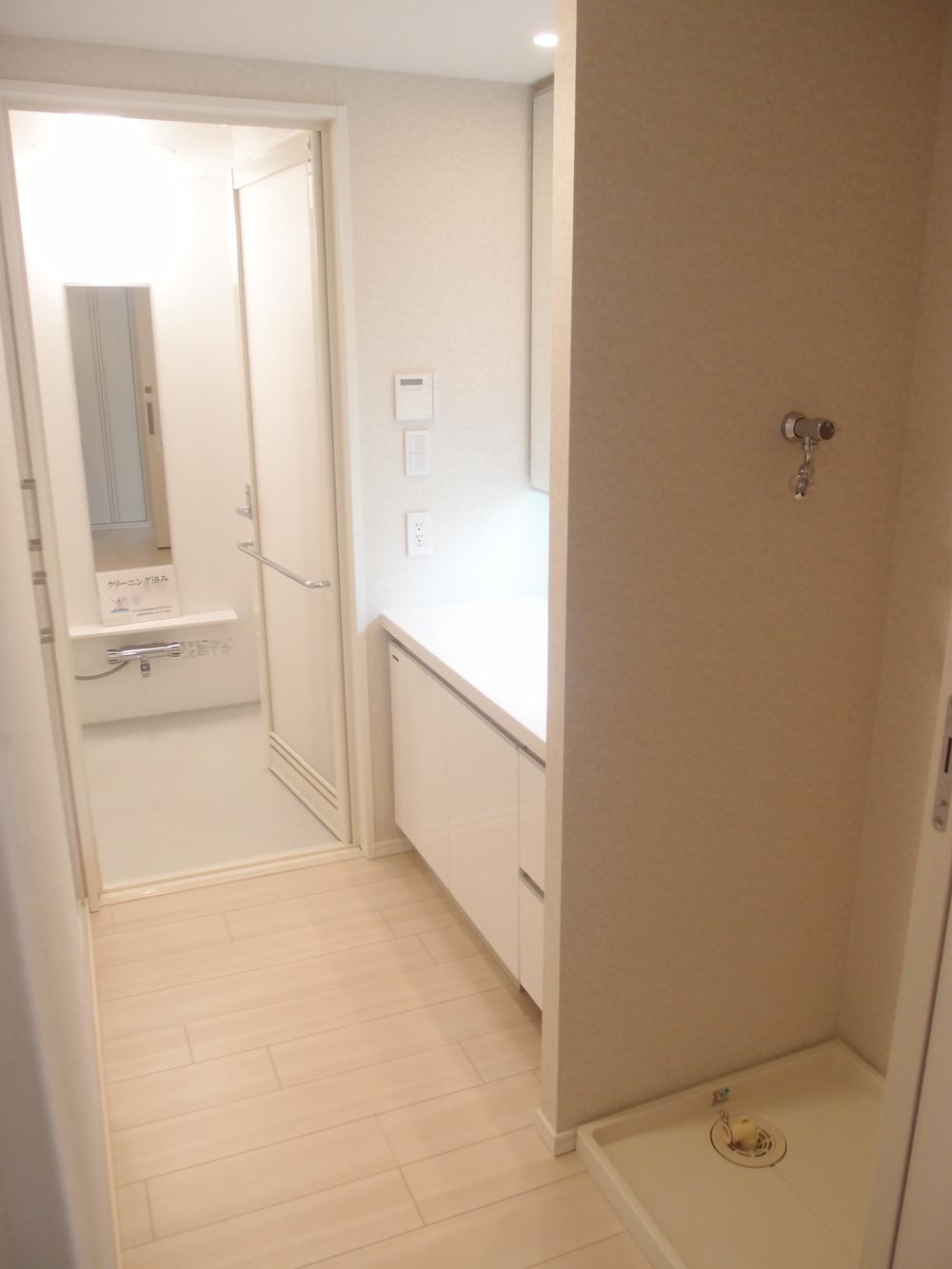 Wash basin, toilet. bathroom