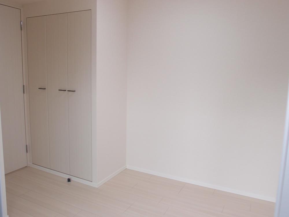 Non-living room. Western-style (5.1 tatami mats)