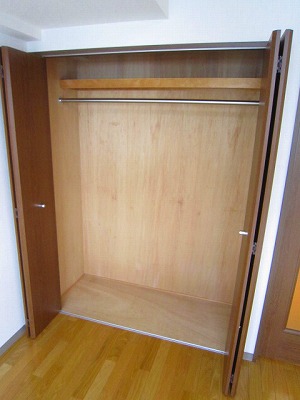 Bath. Easy-to-use closet type