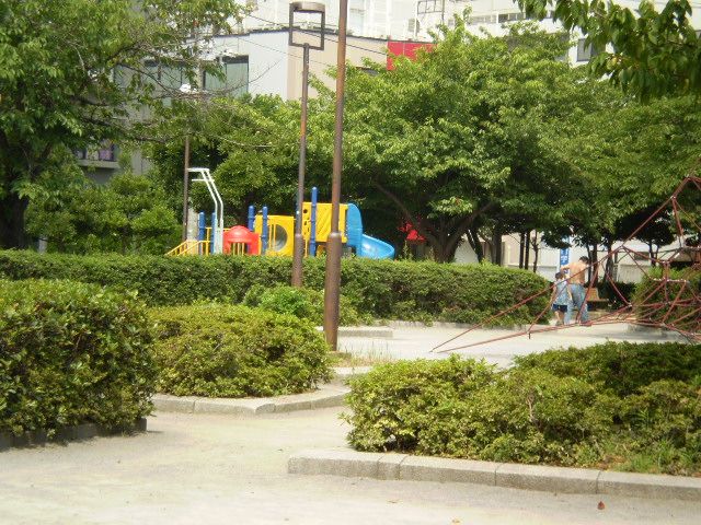 park. 320m until Nitta park (park)