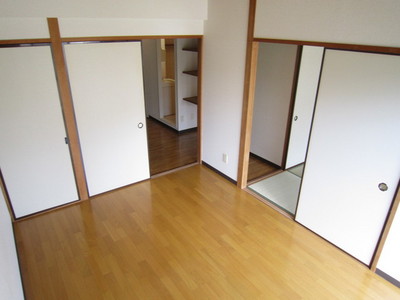 Living and room. We have changed the balcony side of the Japanese-style rooms to Western-style