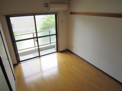 Living and room. We have changed the balcony side of the Japanese-style rooms to Western-style