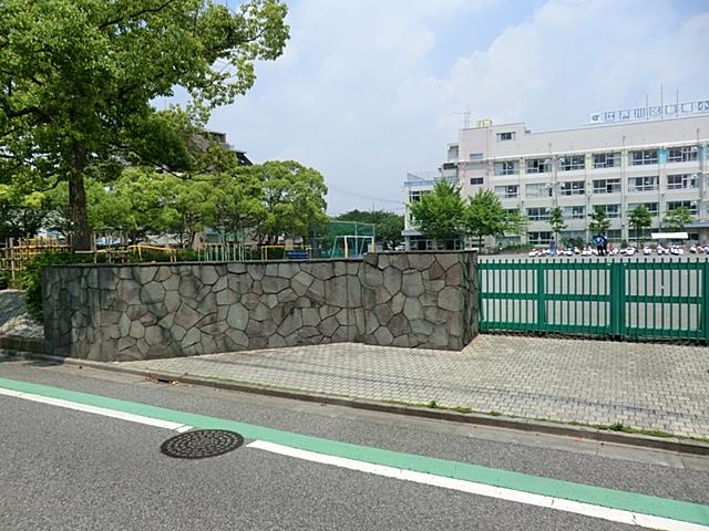 Primary school. Shinbori until elementary school 580m