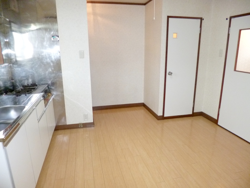 Living and room. DK entrance side