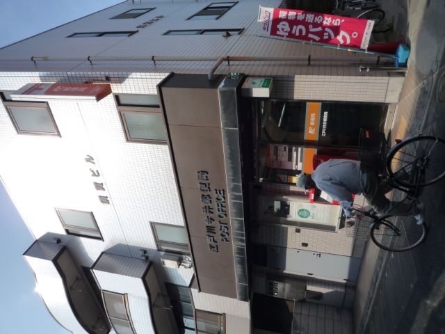Convenience store. 340m to Seven-Eleven (convenience store)