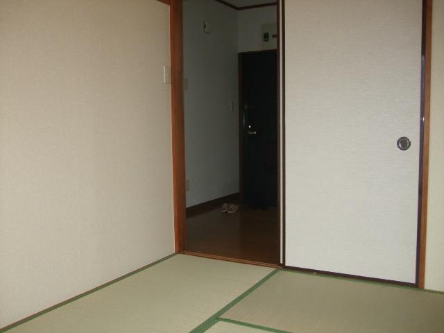 Living and room. Japanese-style room (same type)