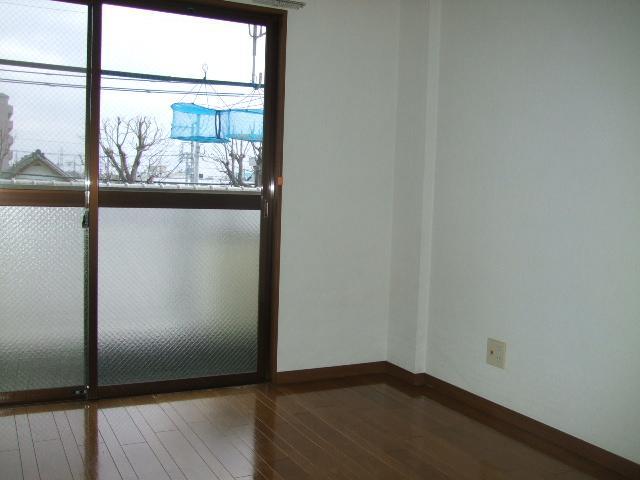 Living and room. Room (same type)