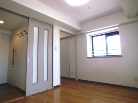 Living and room. dining, Flooring, With bay window