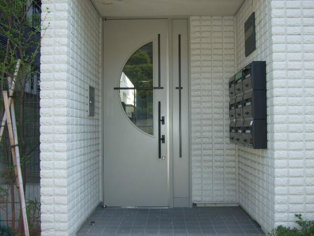 Entrance. Entrance is with auto-lock