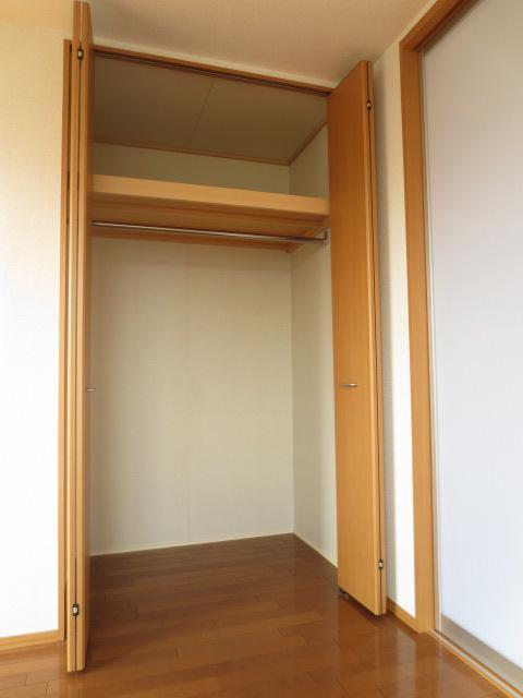 Receipt. Storage abundant closet