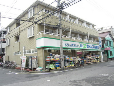 Dorakkusutoa. Seimusu (drugstore) to 400m