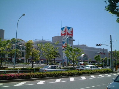 Shopping centre. 1125m until Kasai Riverside Mall (shopping center)