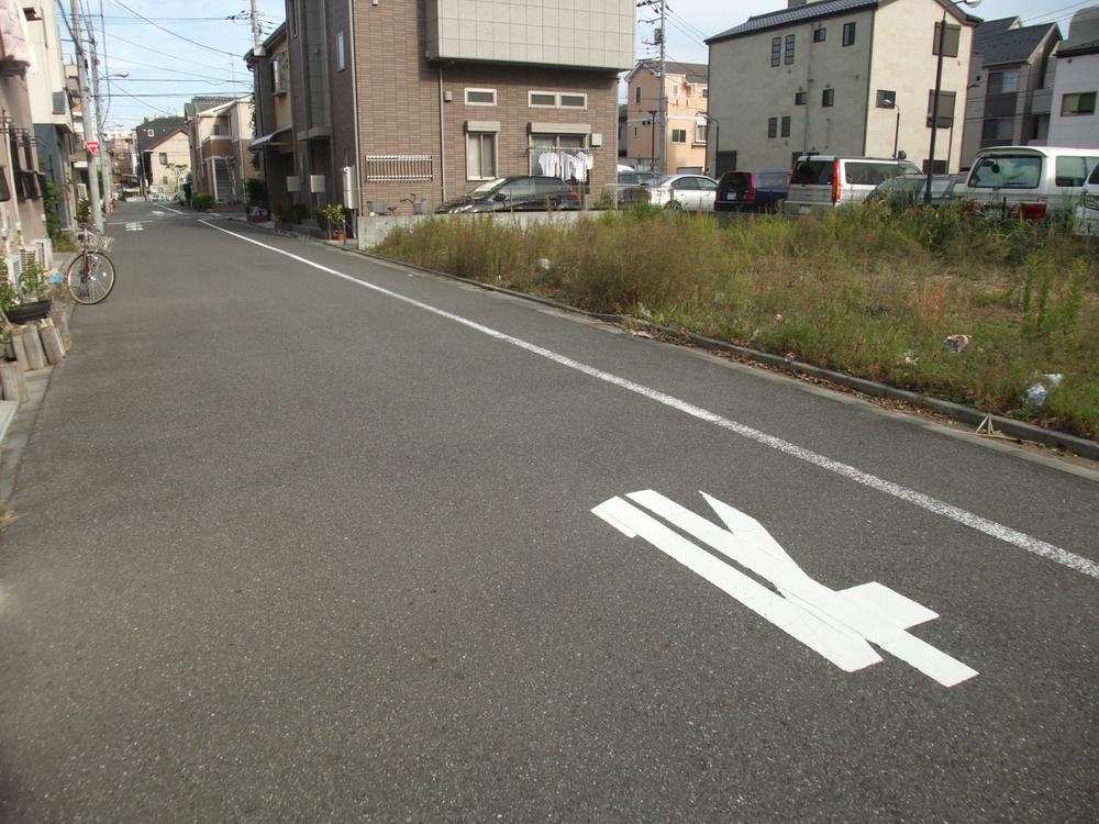 Local photos, including front road. Since it is a readjustment land, The new cityscape.