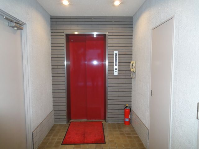 Entrance. It is with happy Erebeta.