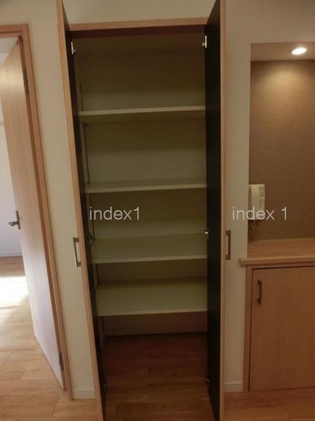 Receipt. Storage capacity also recommended a lot of luggage!