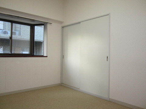 Other room space. About 6.0 Pledge Western-style