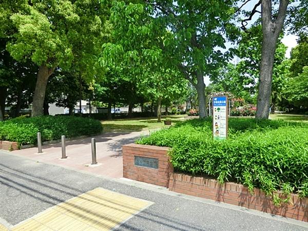 park. Ukita to East Park 1480m