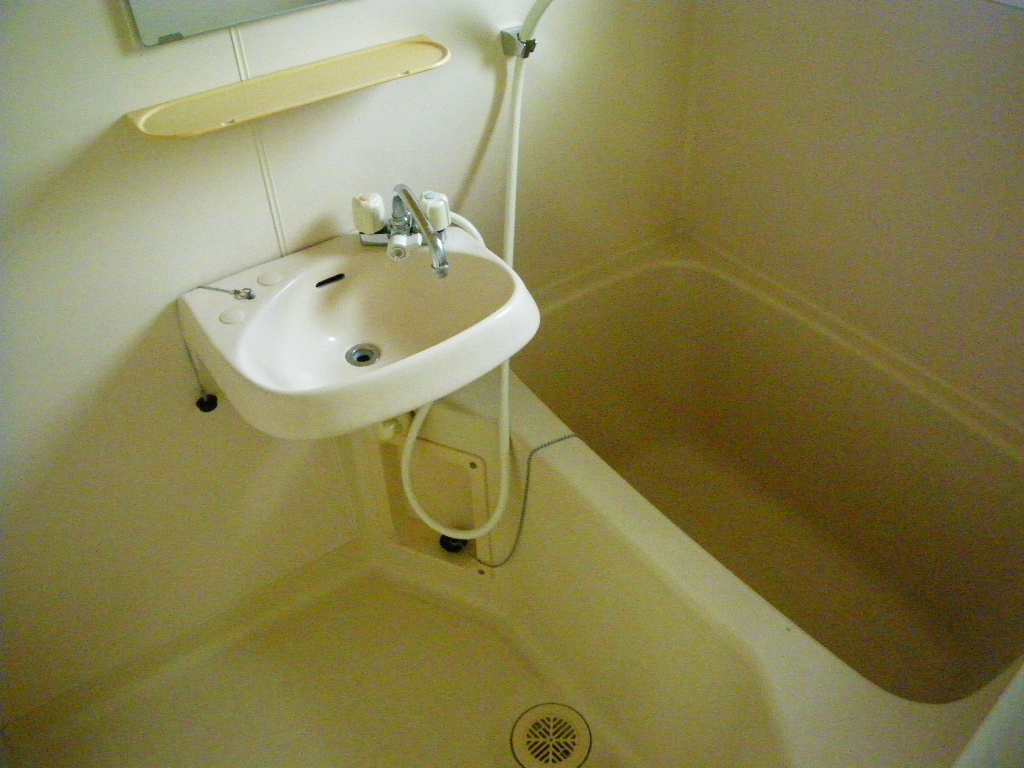 Bath.  ☆ With vanity ☆