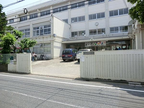 Junior high school. 760m to Kasai third junior high school