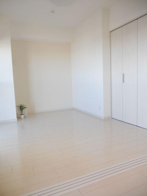 Non-living room. Western-style 5.8 Pledge