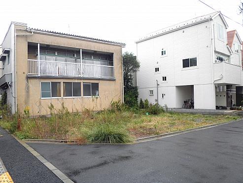 Local photos, including front road. Local (October 15 shooting)