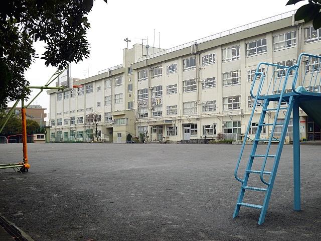Primary school. Shimokamada 450m to East Elementary School