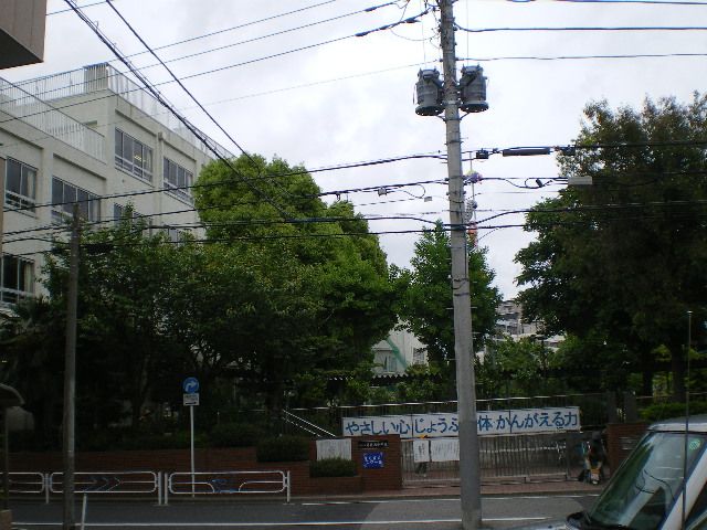 Primary school. Municipal Nishi Elementary School Hirai to (elementary school) 320m