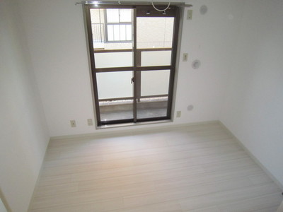 Living and room. 6.2 Pledge Western-style