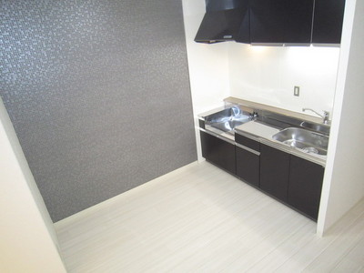 Living and room. Dining (accent Cross)