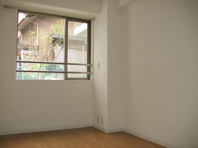 Living and room. Western-style (the same type)