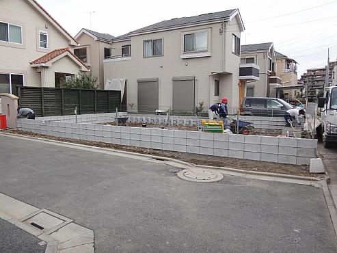 Local photos, including front road. Local (November 12 shooting)