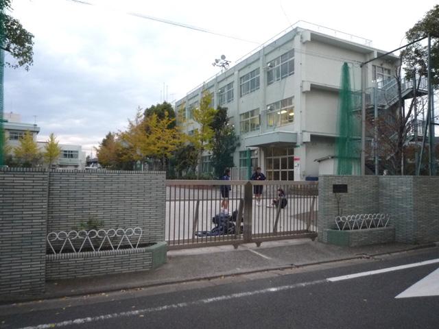 Junior high school. Harue 409m until junior high school