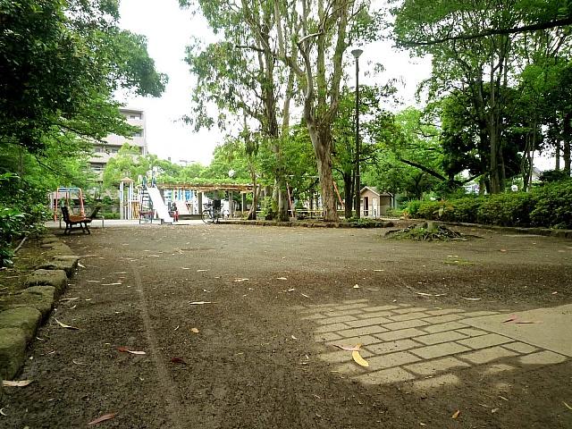 park. 200m up to eight stone park