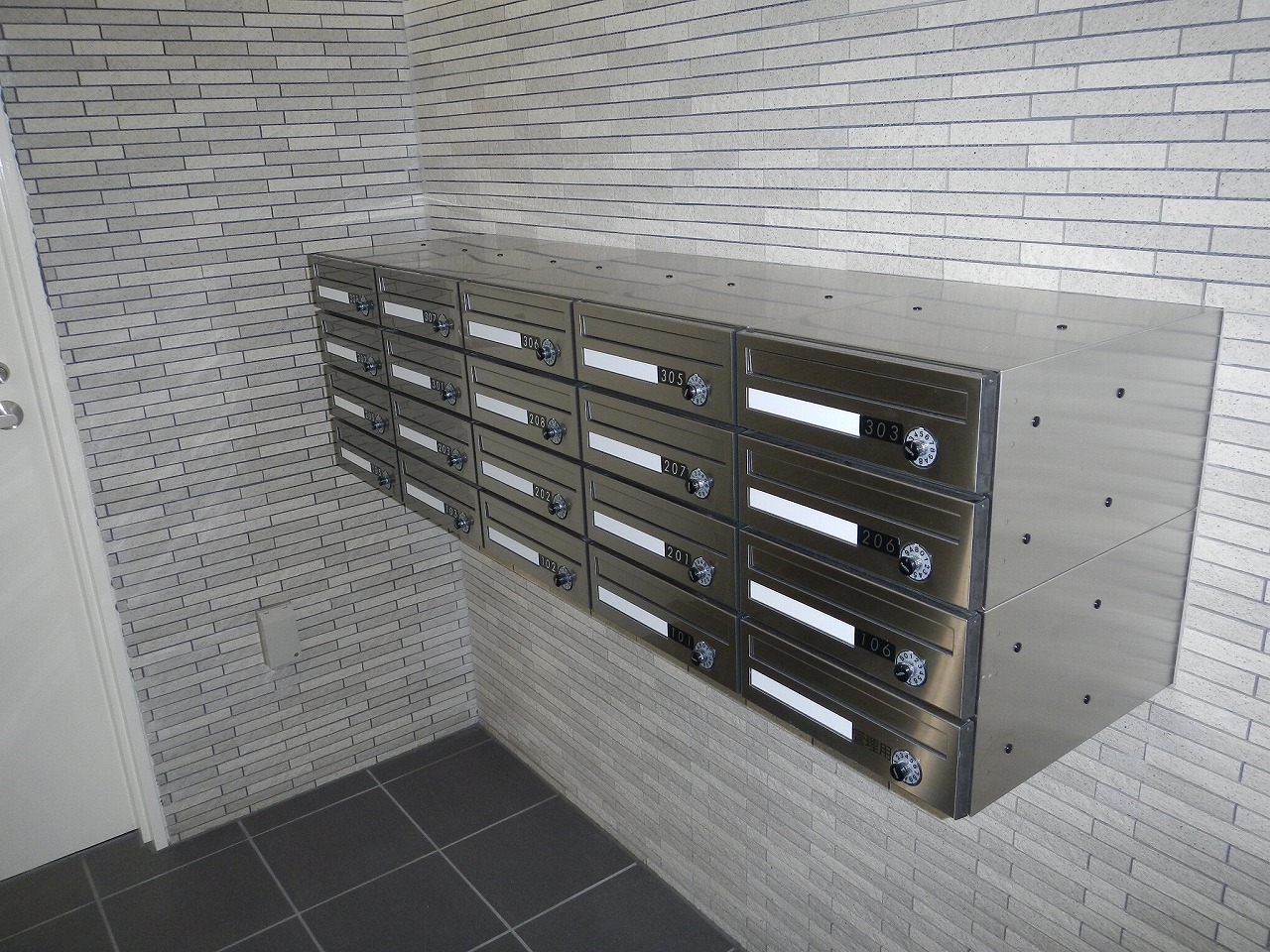 Other common areas. Set post