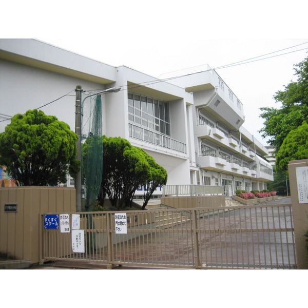 Primary school. 317m to Edogawa Ward Ukita elementary school (elementary school)