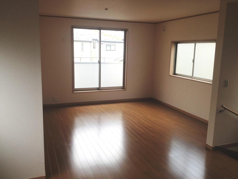 Living. 22 Pledge of LDK stuck to the feeling of freedom and daylighting