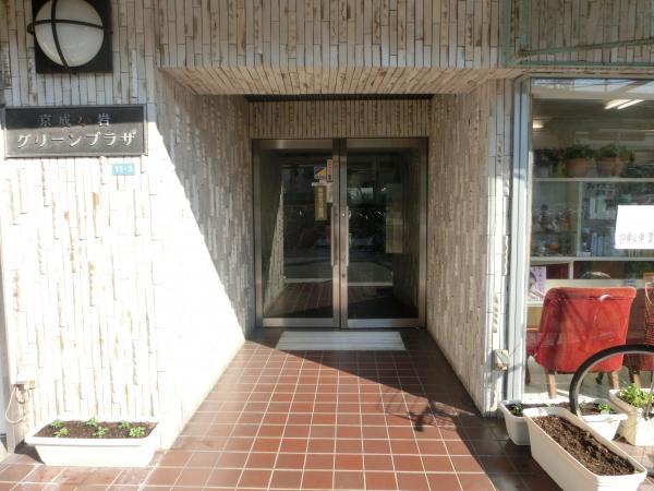 Entrance. Entrance (December 2013 shooting)