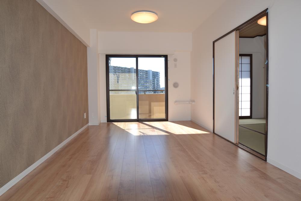 Living. Flooring. Some accent Cross